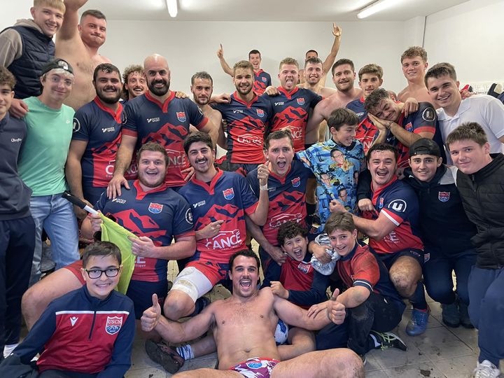 Coarraze Nay finit la réception d'Hendaye avec deux victoires bonifiées (L’équipe B s’impose 39 à 8 et l’équipe fanion 61 à 17.)