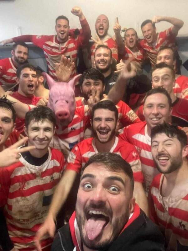 selfie victoire de Villeneuve de marsan Équipe réserve en régionale 1 à ste livrade