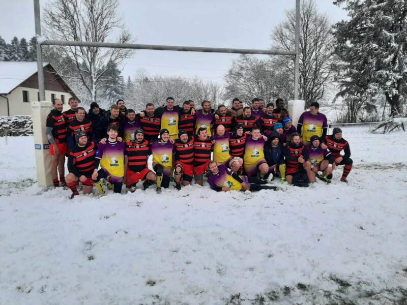 Esprit rugby RC Pays Maichois RC Censeau derby neigeux et maillot intégral