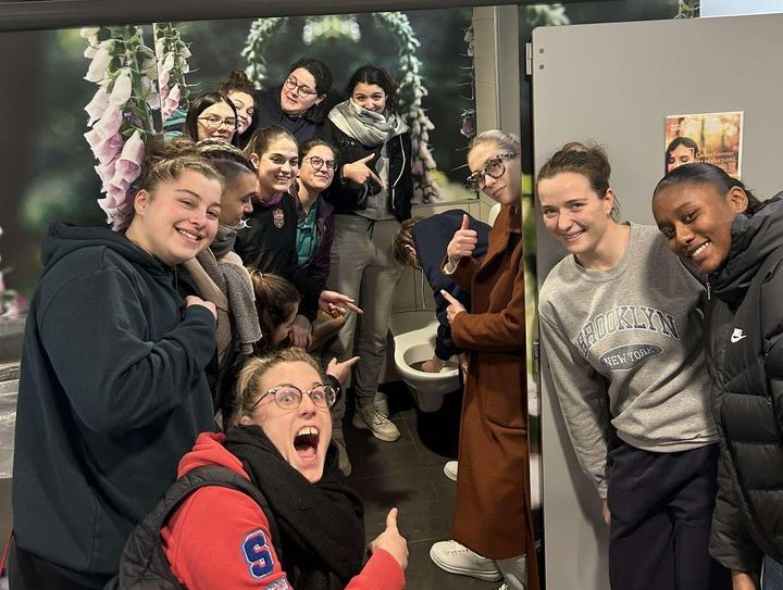 Insolite le XV Cosnois forfait pour avoir perdu les clés du bus dans les WC