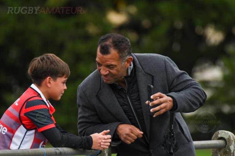 Esprit rugby la belle rencontre entre Louis et Romain Ntamack