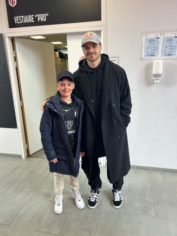 Esprit rugby la belle rencontre entre Louis et Romain Ntamack