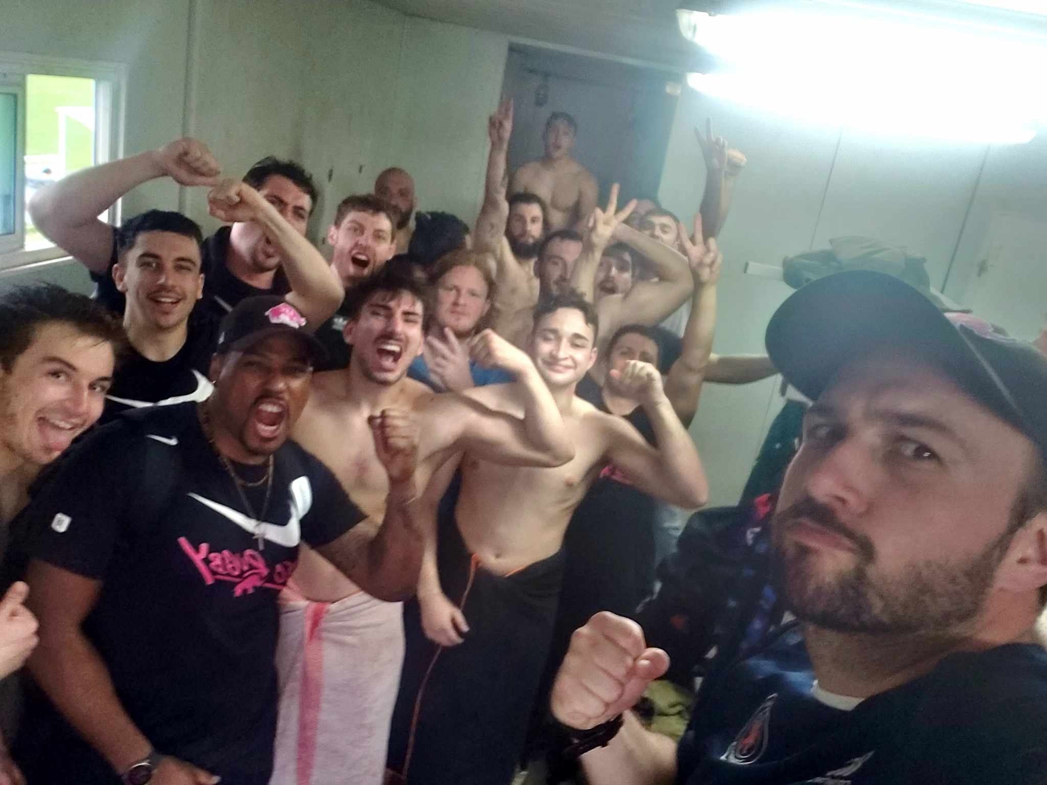 Ils ont été imité par l'équipe première, qui dans un énorme duel ont finalement gagné 22-30 sur la pelouse mythique de Firmin-Daudou #LaBisePourCali