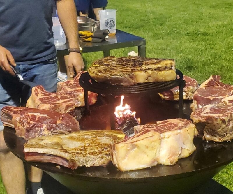 Insolite Castelnau Montratier les plus gros braiseurs du rugby amateur