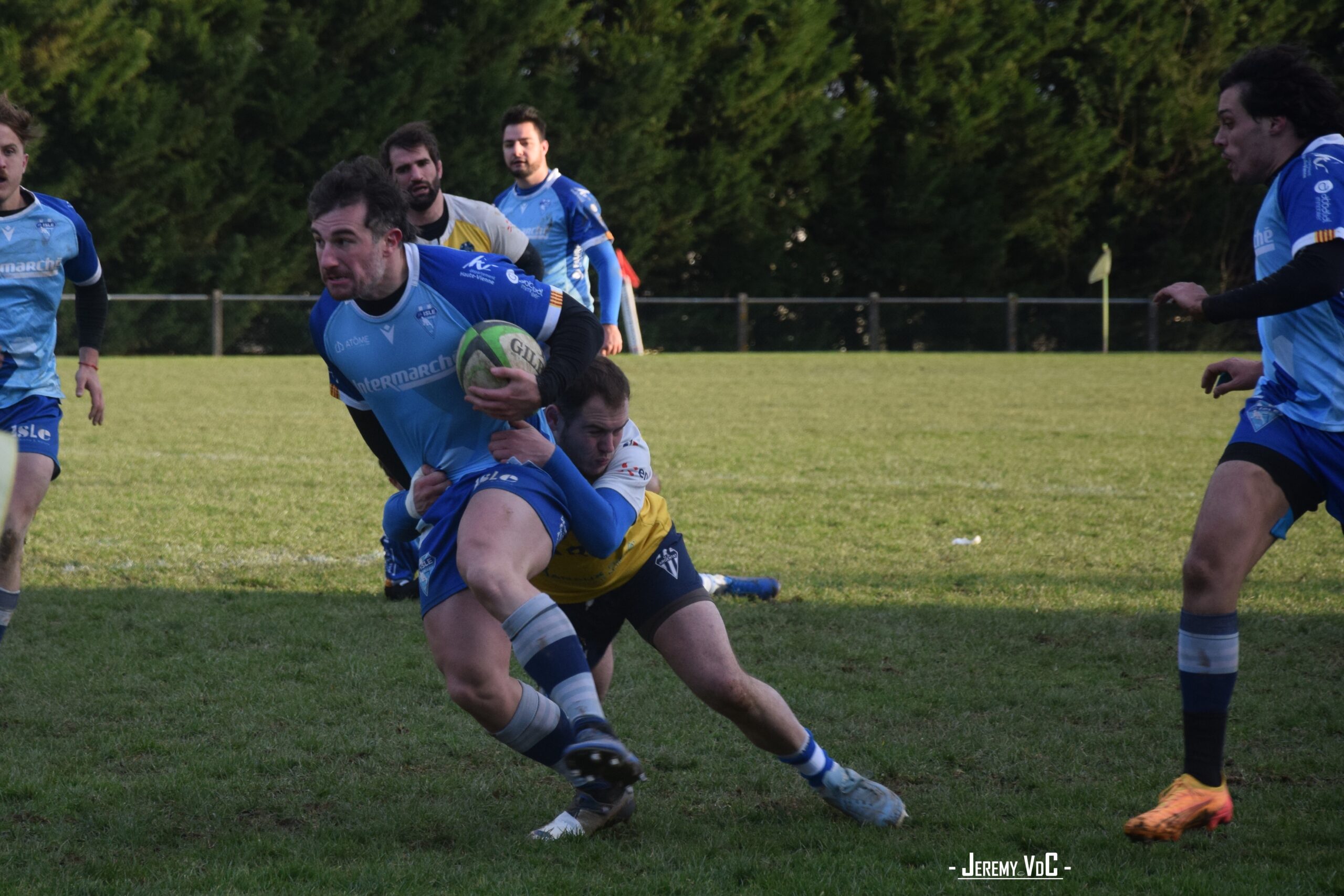 Les trois-quarts haut-viennois ont tenté de franchir la ligne, sans réussite (crédit photo Jeremy VdC - RugbyAmateur.fr)