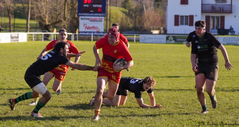 Régionale 1 : Saint-Pée – Ustaritz-Jatxou, un derby basque renversant jusqu'à la dernière seconde