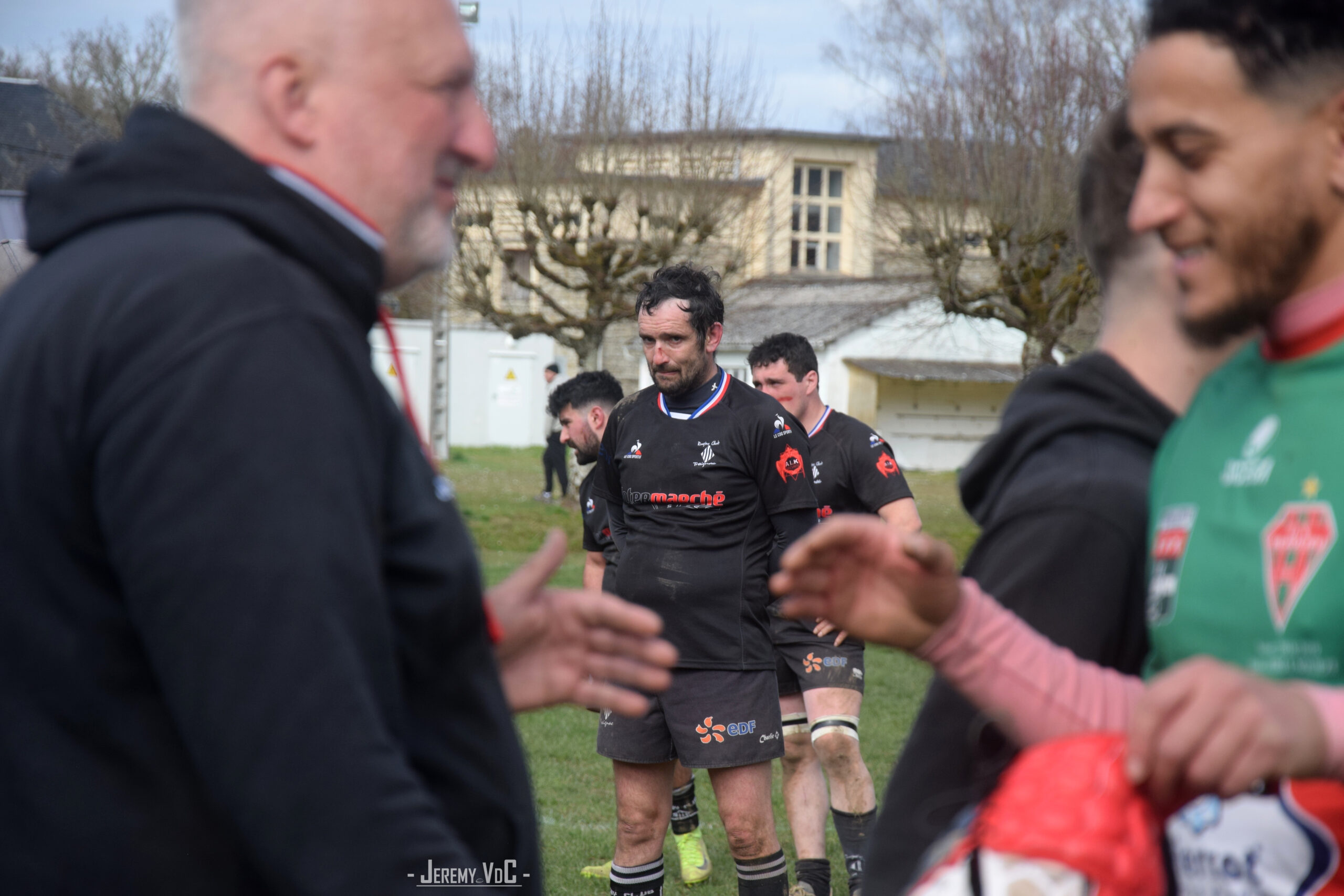 Comme ici le co-entraîneur et joueur Lameyre, les Treignacois étaient fermés au coup de sifflet final, conscients d'être passés près d'un beau succès (crédit photo Jeremy VdC)