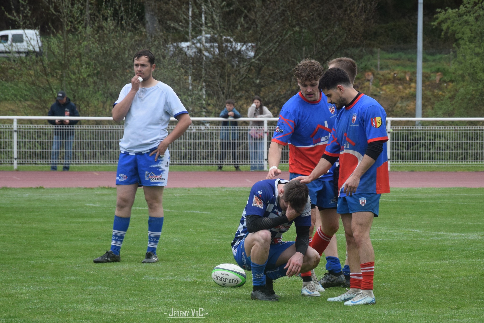 Adversaires pendant 80 minutes, mais le soutien ensuite