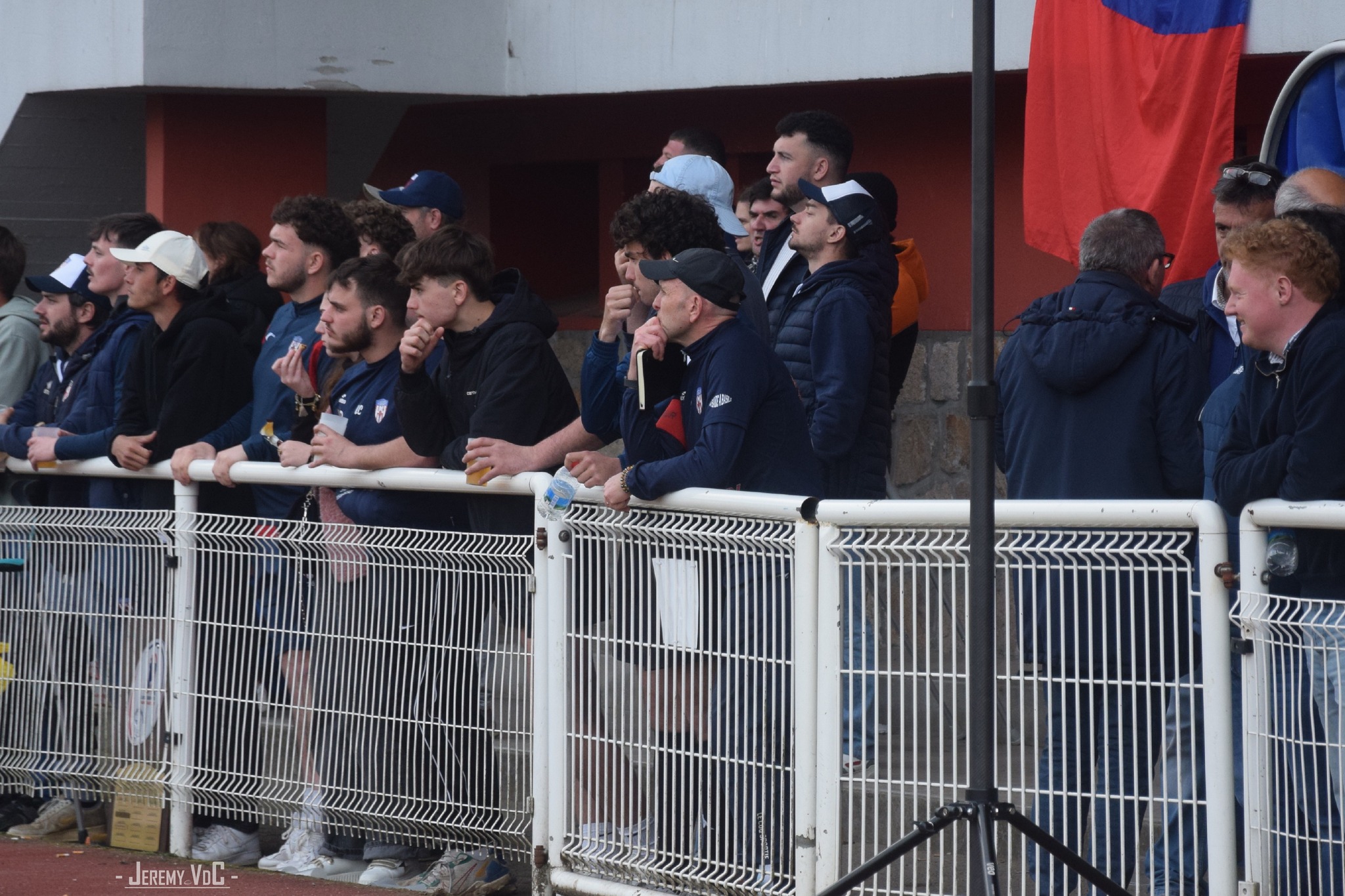 Exclu, l'entraîneur de l'USJO aura suivi la fin de match entre ses supporters et les arbitres des finales précédentes