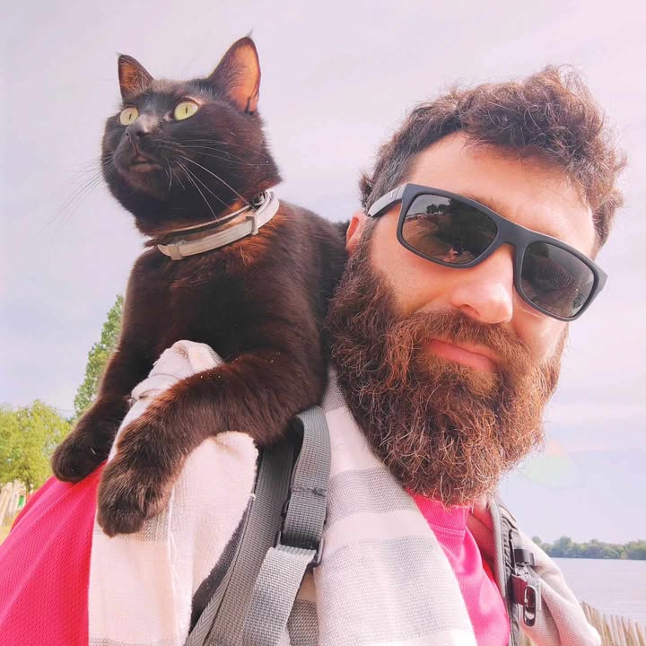 Insolite : Milou, Pano, vélo, et le mythe du chat noir