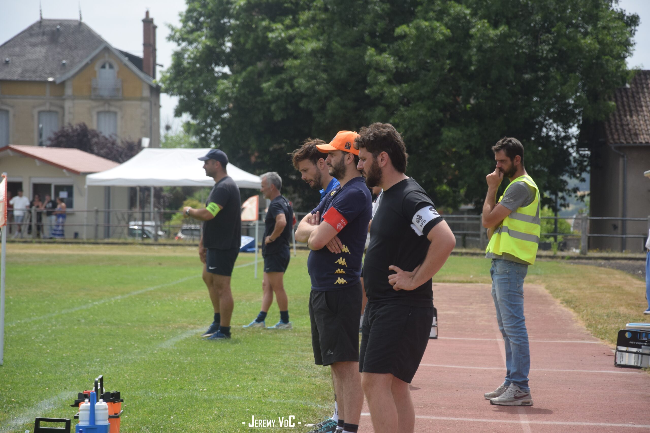 Casquette orange vissée sur la tête, le coach parisien avaient des sentiments mêlés à l'issue du match (crédit photo Jeremy VdC - RugbyAmateur.fr)