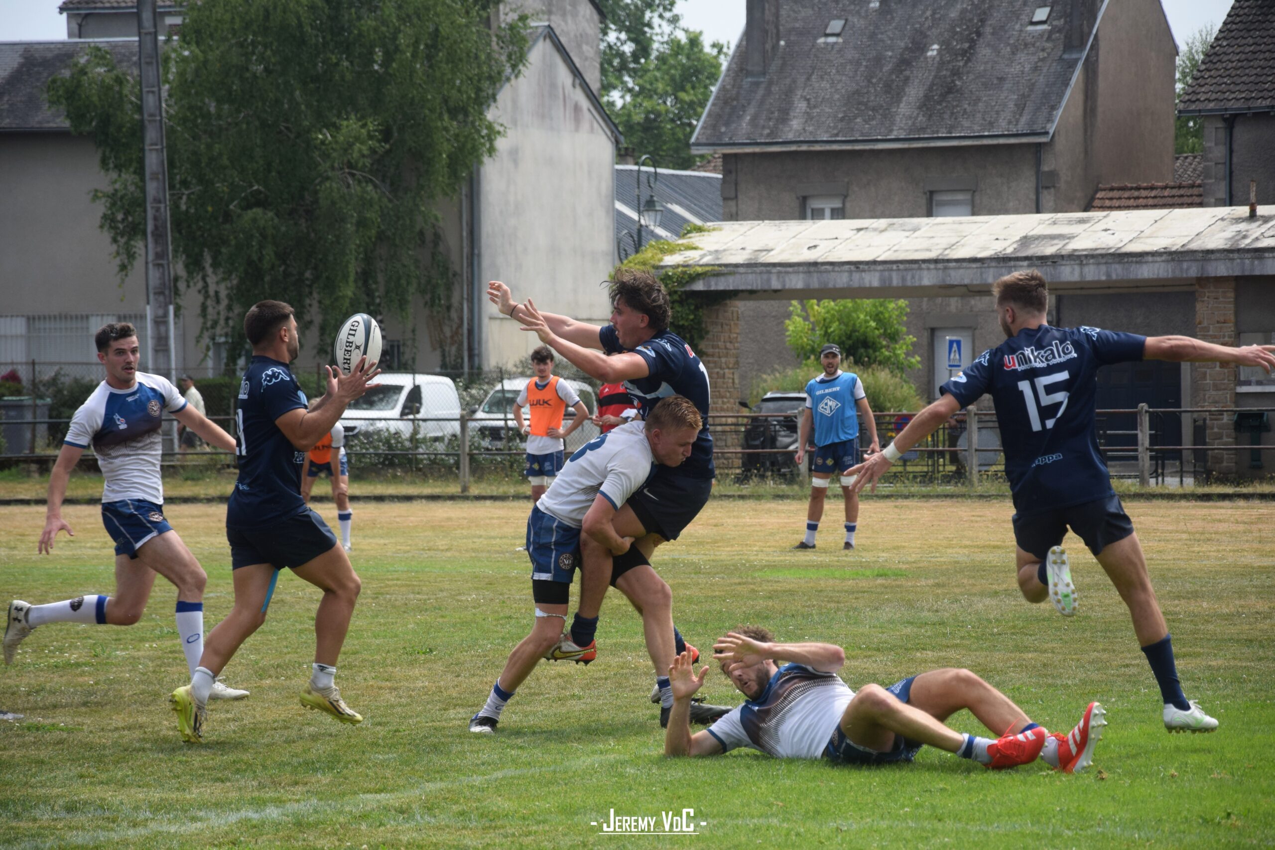 Beaucoup de jeu de part et d'autre, mais à la pause, la défense du XO avait bien muselé l'EVG (crédit photo Jeremy VdC - RugyAmateur.fr)