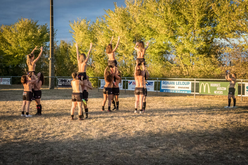 Journée mondiale Topless : au sein de la mêlée, quand le rugby tombe le haut