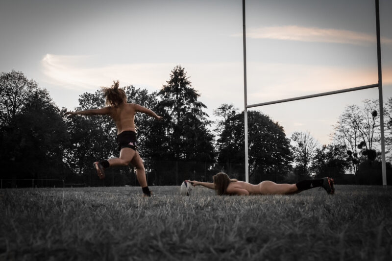 Journée mondiale Topless : au sein de la mêlée, quand le rugby tombe le haut