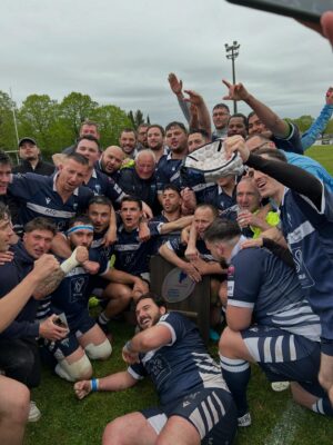 Saint-Jean-d'Angély a un nouveau bouclier à accrocher dans son club house (crédit photo club)