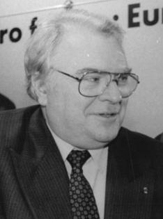 Pierre Mauroy — Source : Wikimedia Commons