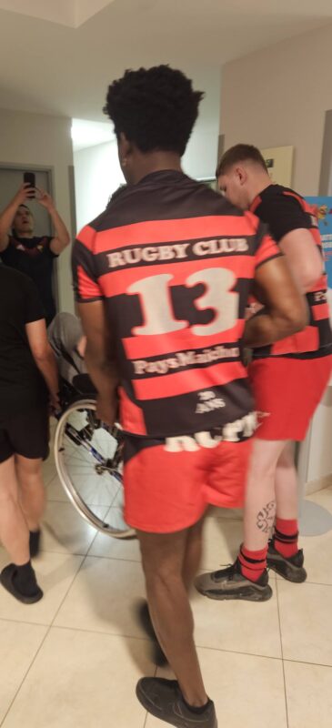 Insolite : des rugbymen au secours de... résidents d'un Ehpad