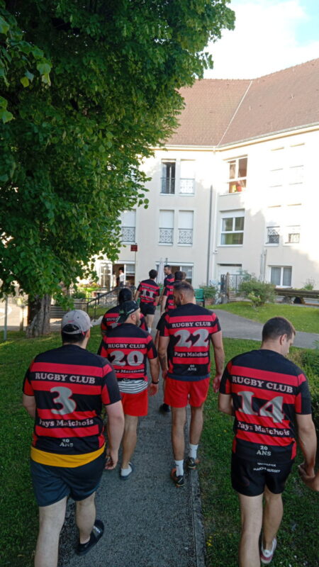 Insolite : des rugbymen au secours de... résidents d'un Ehpad