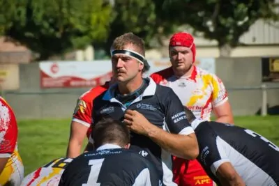 Tom Monge (VAL XV) : capitaine, 3ème ligne et buteur… l’histoire atypique d’un guerrier au pied d’orfèvre